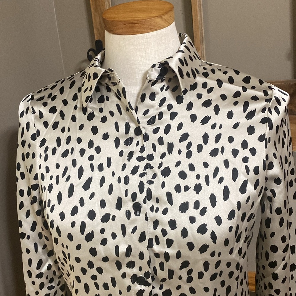 Sincerely Jules tan & black animal print long sleeve button down blouse size M - Picture 4 of 8